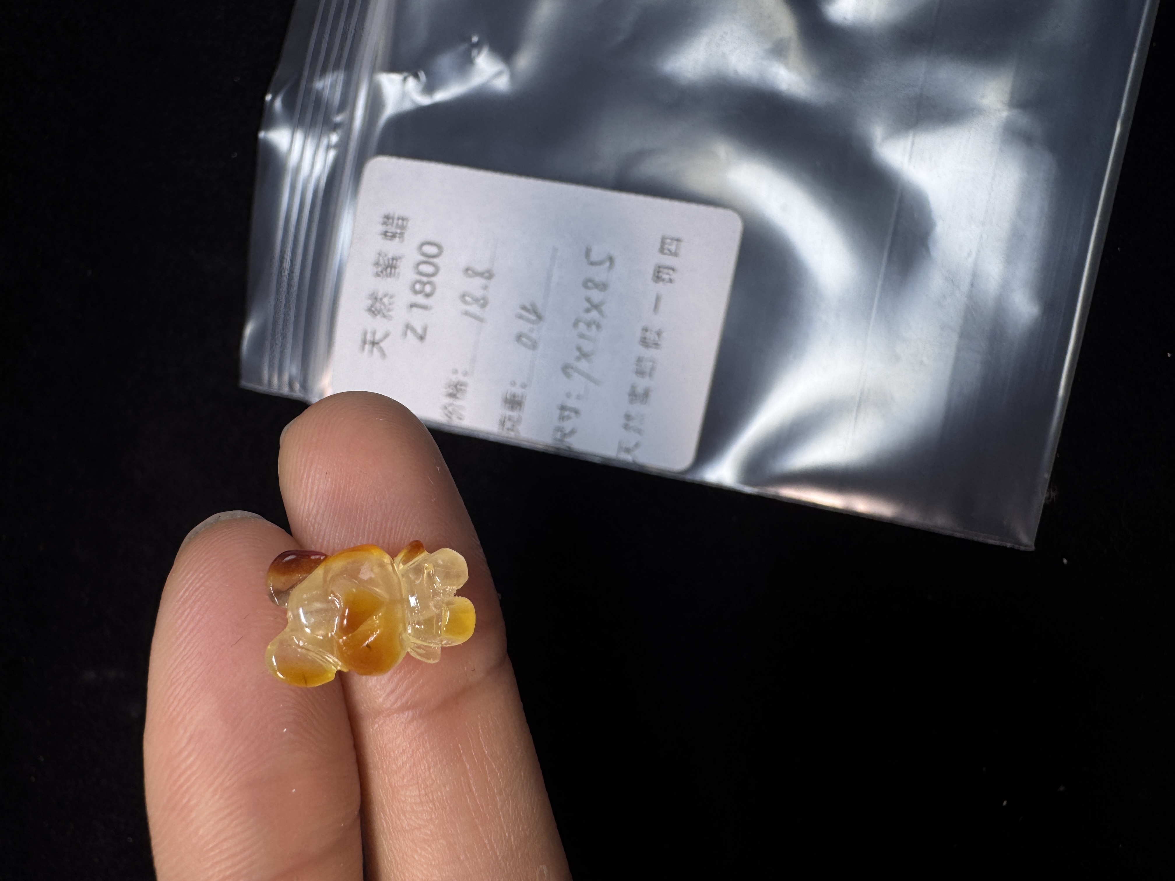 Z1800天然蜜蜡奶黄俏色小熊尺寸9✖️13✖️8.5无配饰优化