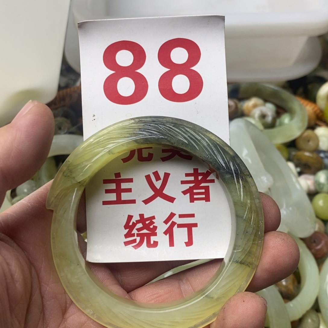 蛇纹石玉挂坠未镶嵌