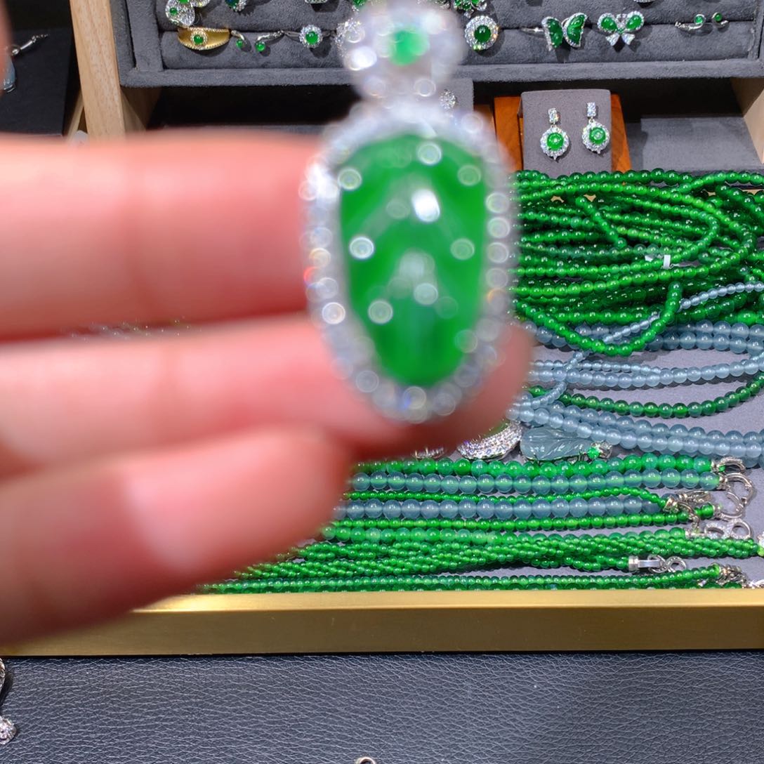 翡翠手链未镶嵌天然翡翠