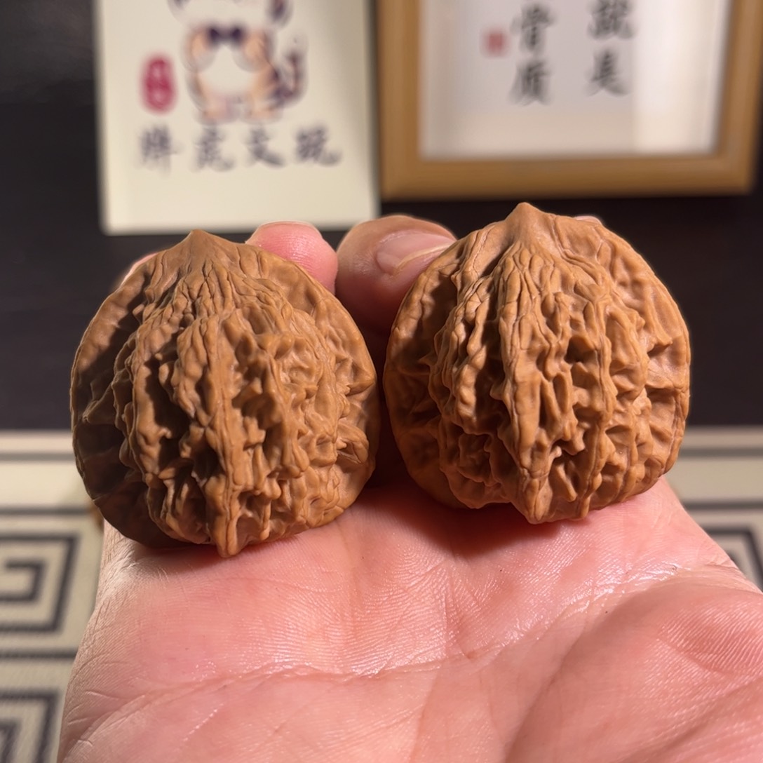 文玩核桃吊坠虎头