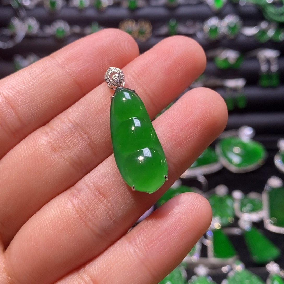 翡翠颈饰18K金镶嵌天然翡翠