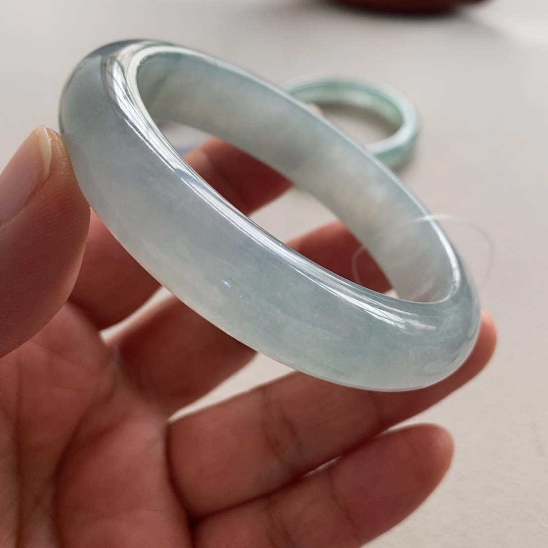 翡翠手镯未镶嵌天然翡翠手镯