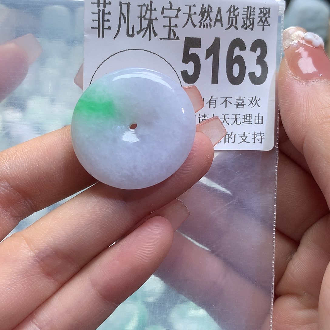 翡翠未镶嵌颈饰，