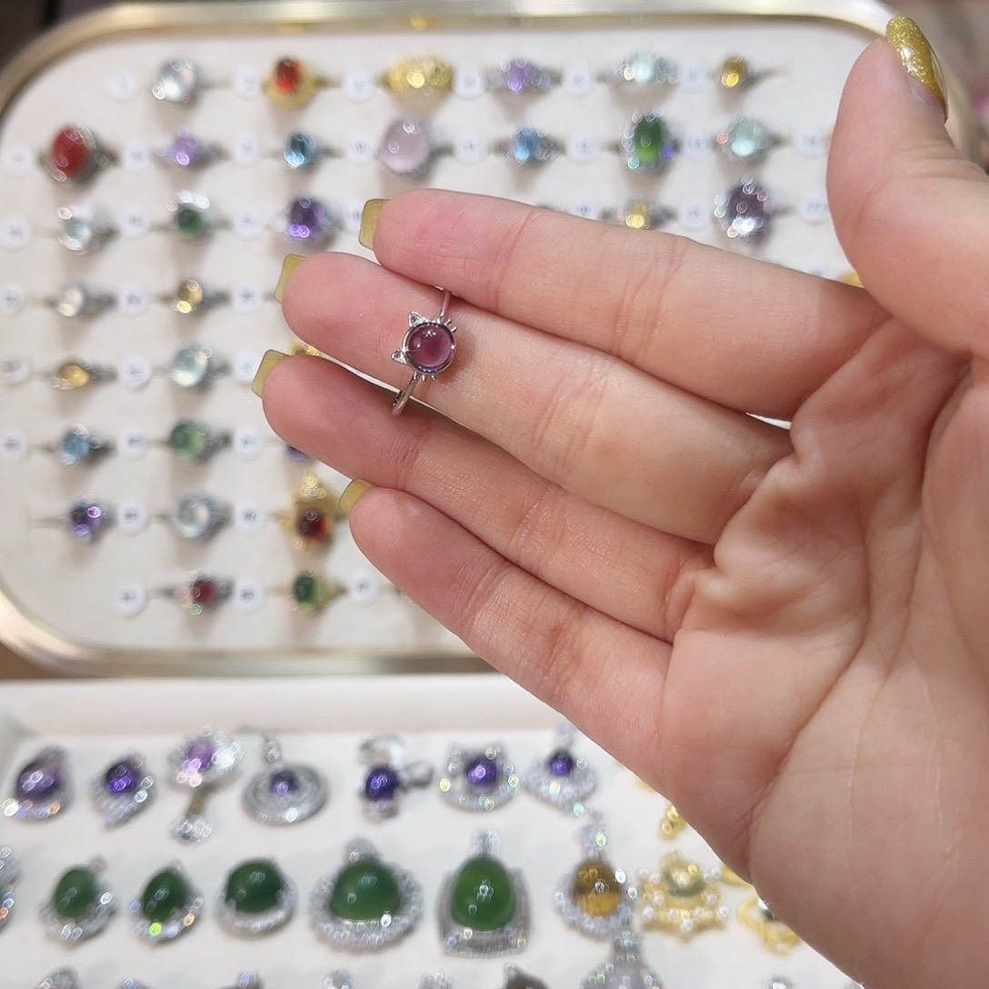 蛇纹石玉戒指银S925镶嵌偷***?