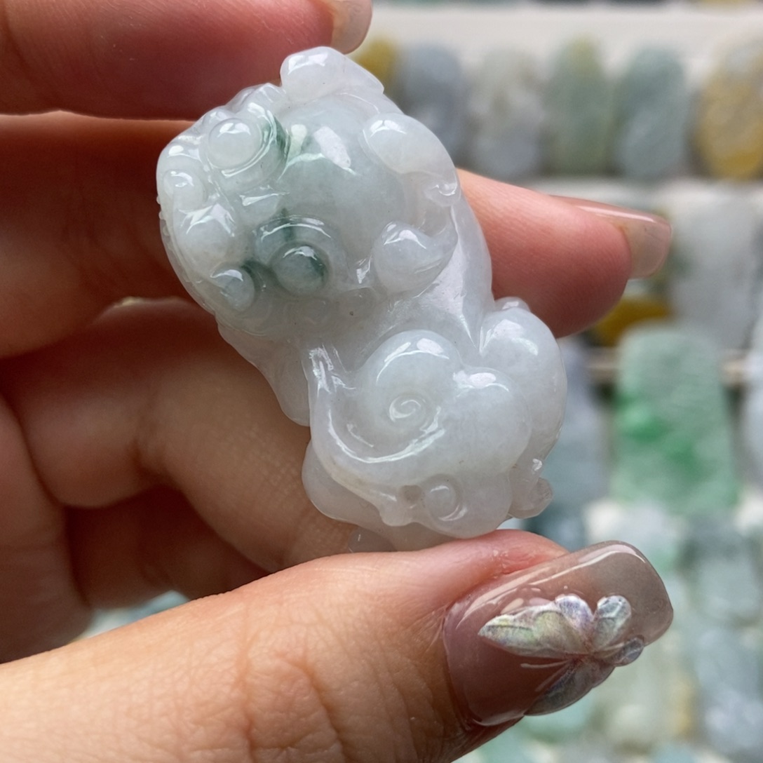 翡翠吊坠(赠链)未镶嵌