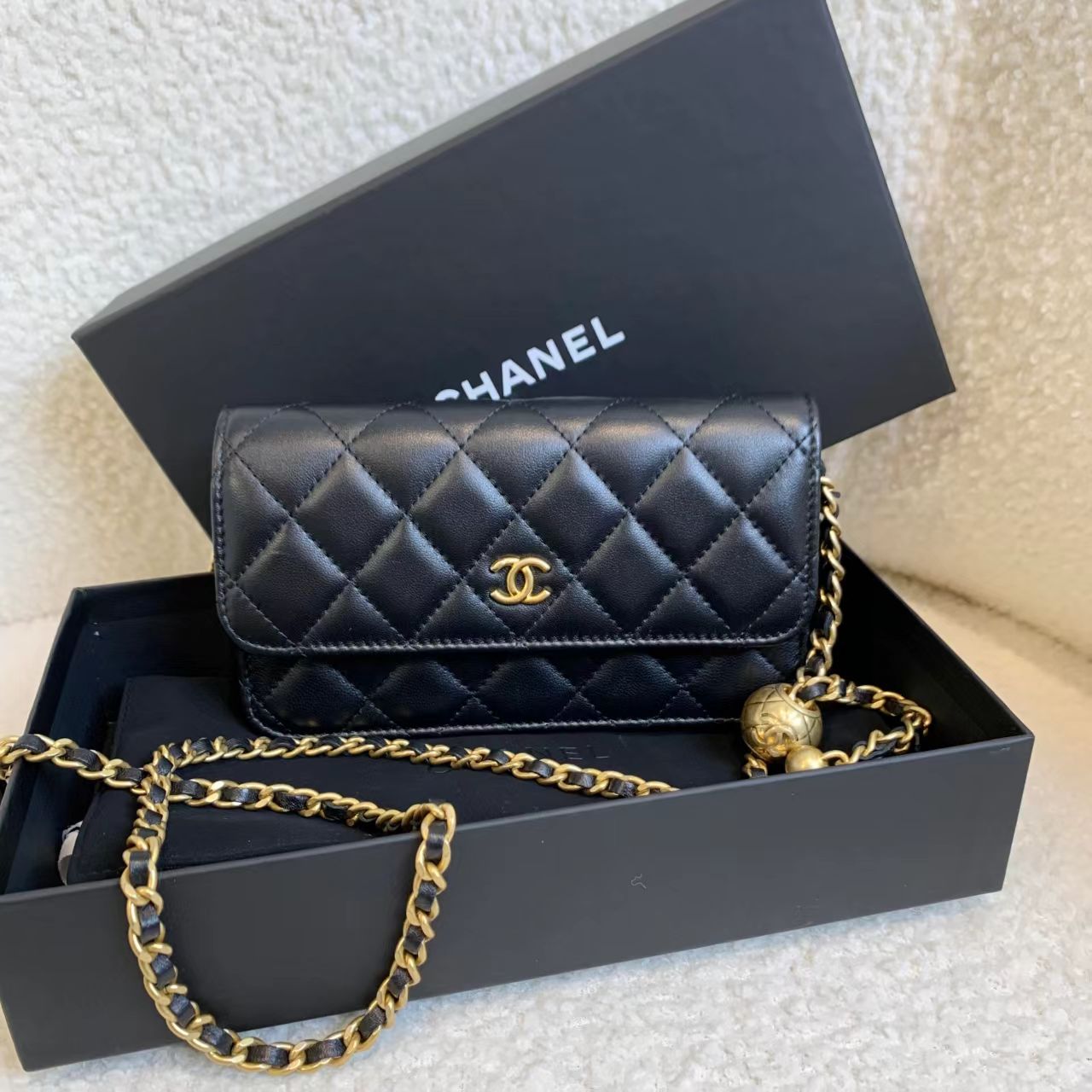 99新 Chanel/香奈儿 壹臻中古/23c黑金羊金球手机包82859893