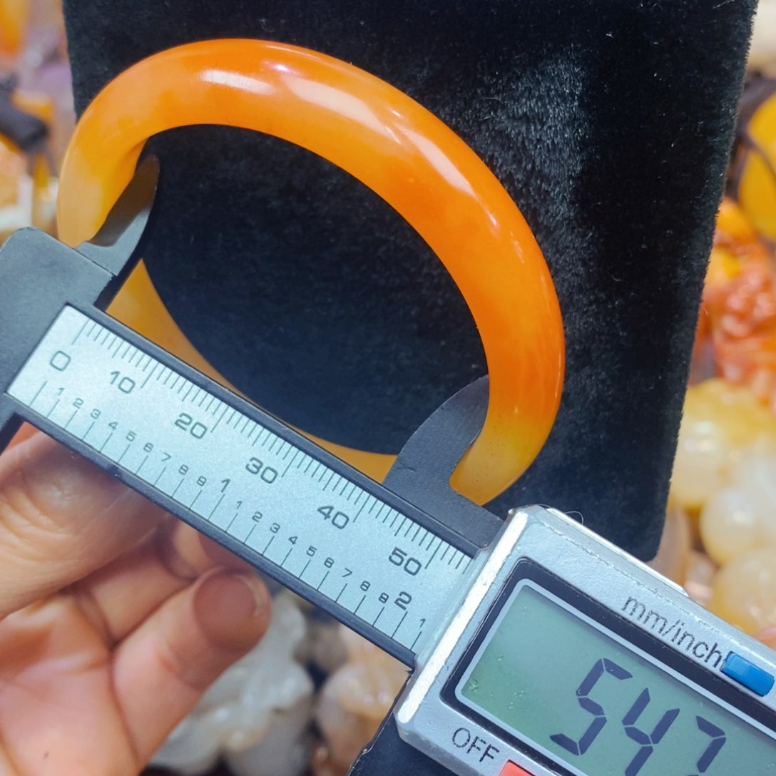 未镶嵌石英质玉（黄龙玉）颈饰