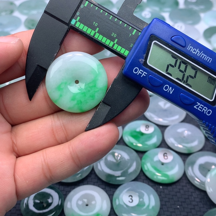 翡翠颈饰未镶嵌缅甸天然A货翡翠