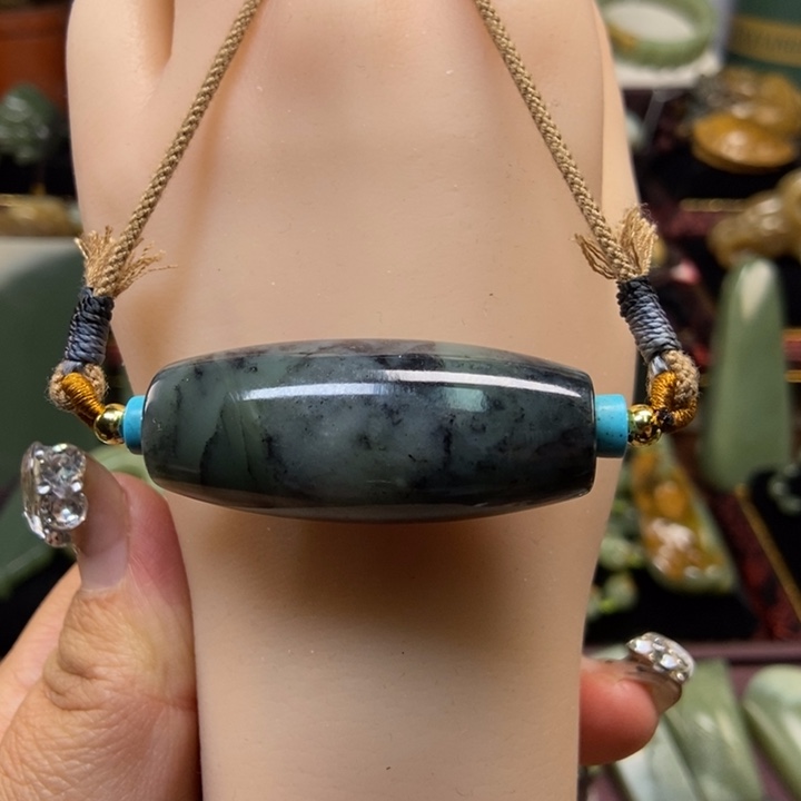 吊坠(赠链)未镶嵌岫岩老玉（透闪石质玉）