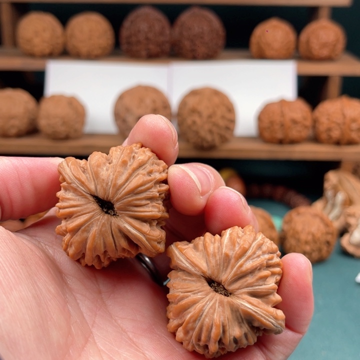 文玩核桃把件小*尚38/39平谷四座楼