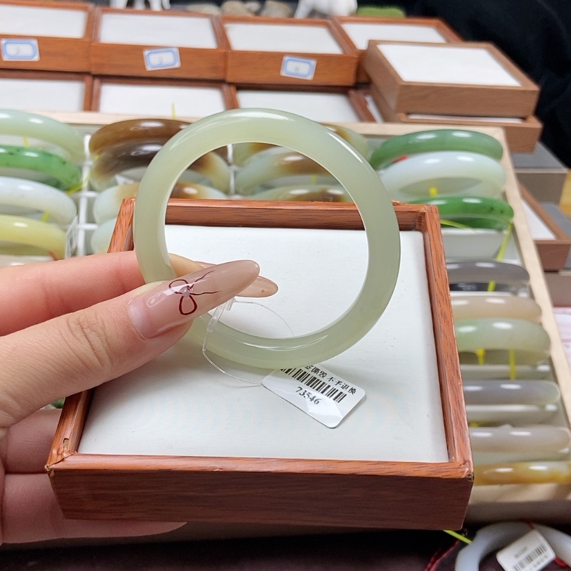 【闪购商品】和田玉手镯未镶嵌54.55