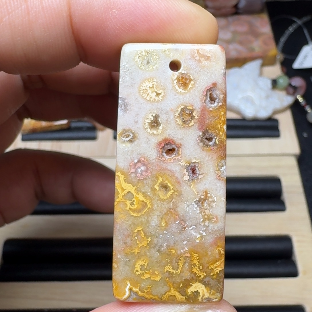未镶嵌纯天然色有机玉石保真色硅化玉