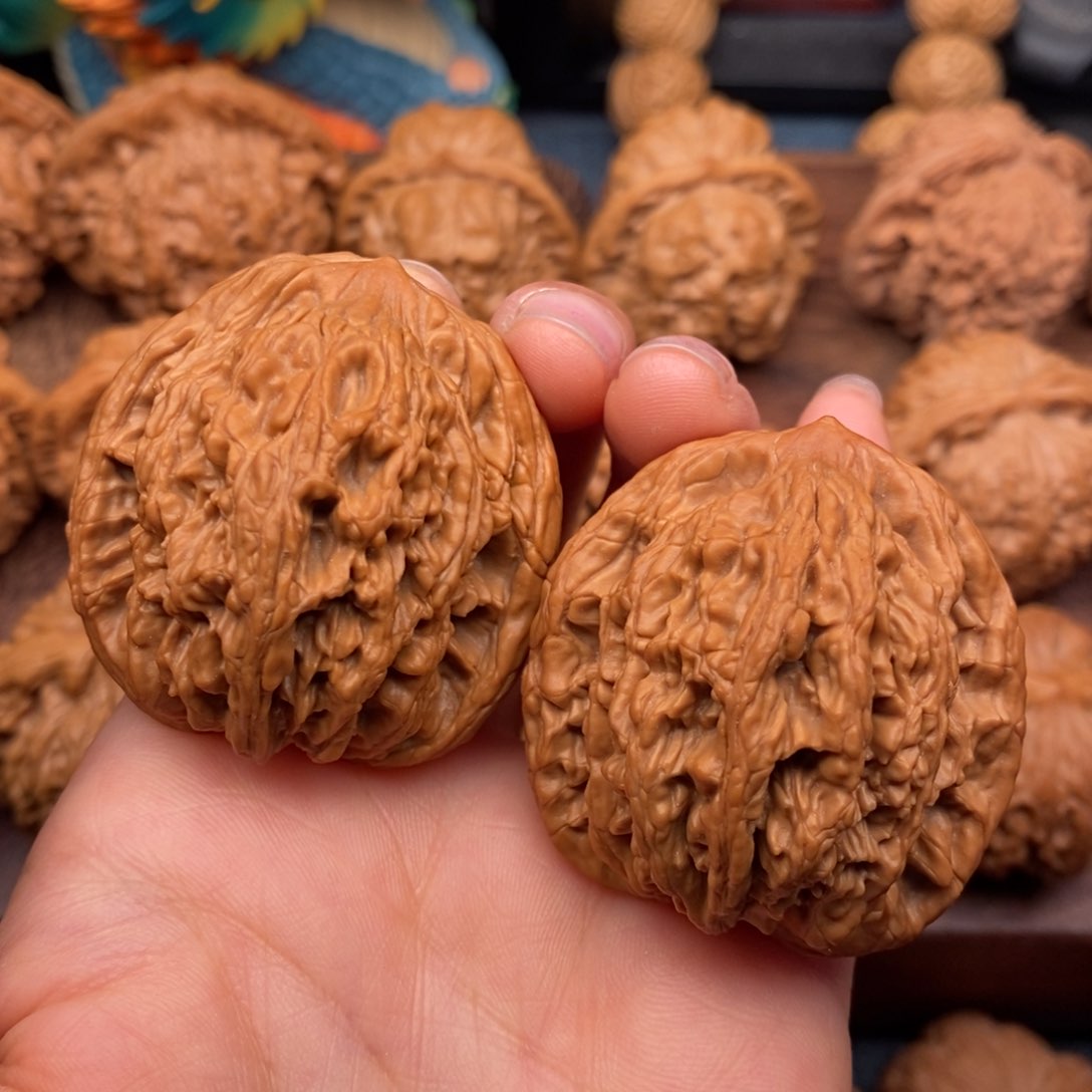 文玩核桃把件41全品，粗筋虎头