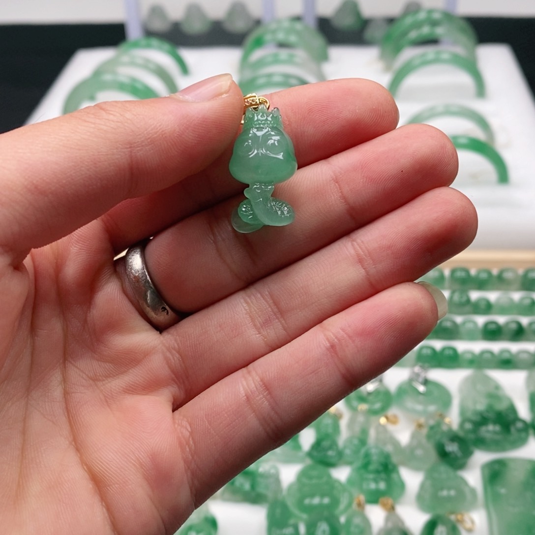 石英质玉颈饰未镶嵌