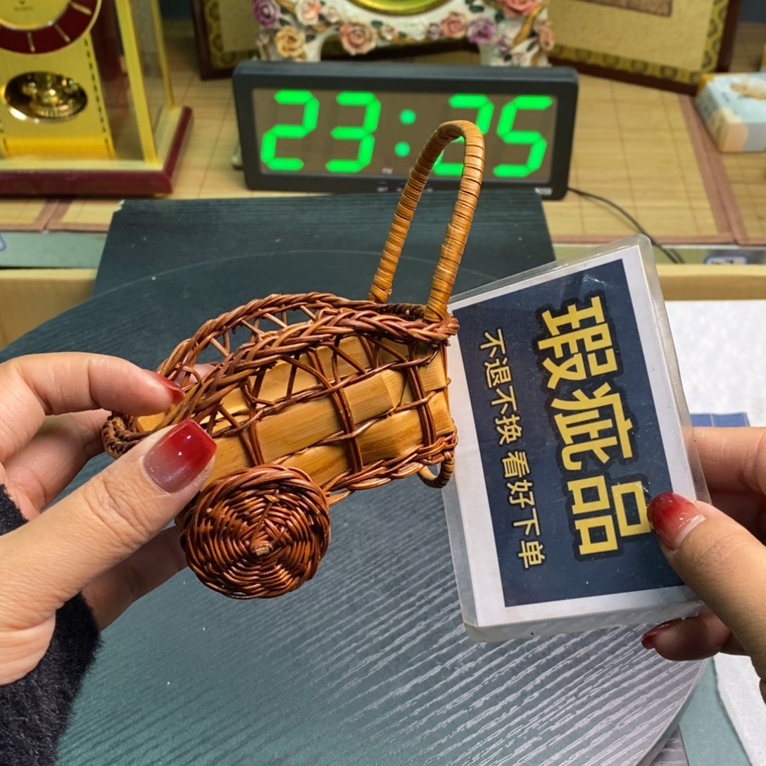 摆件有微瑕有微瑕