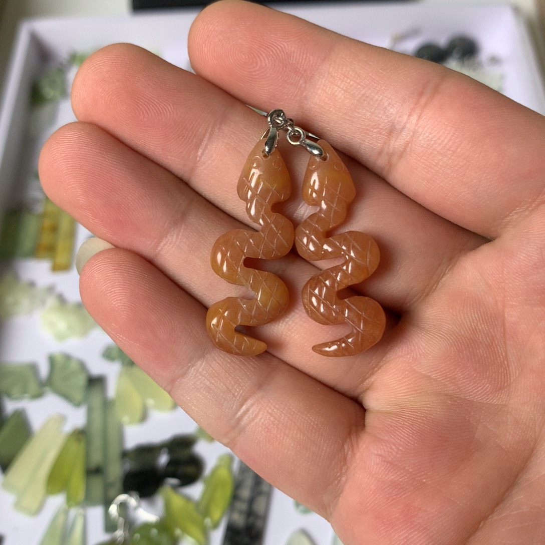 未镶嵌蛇纹石玉耳环