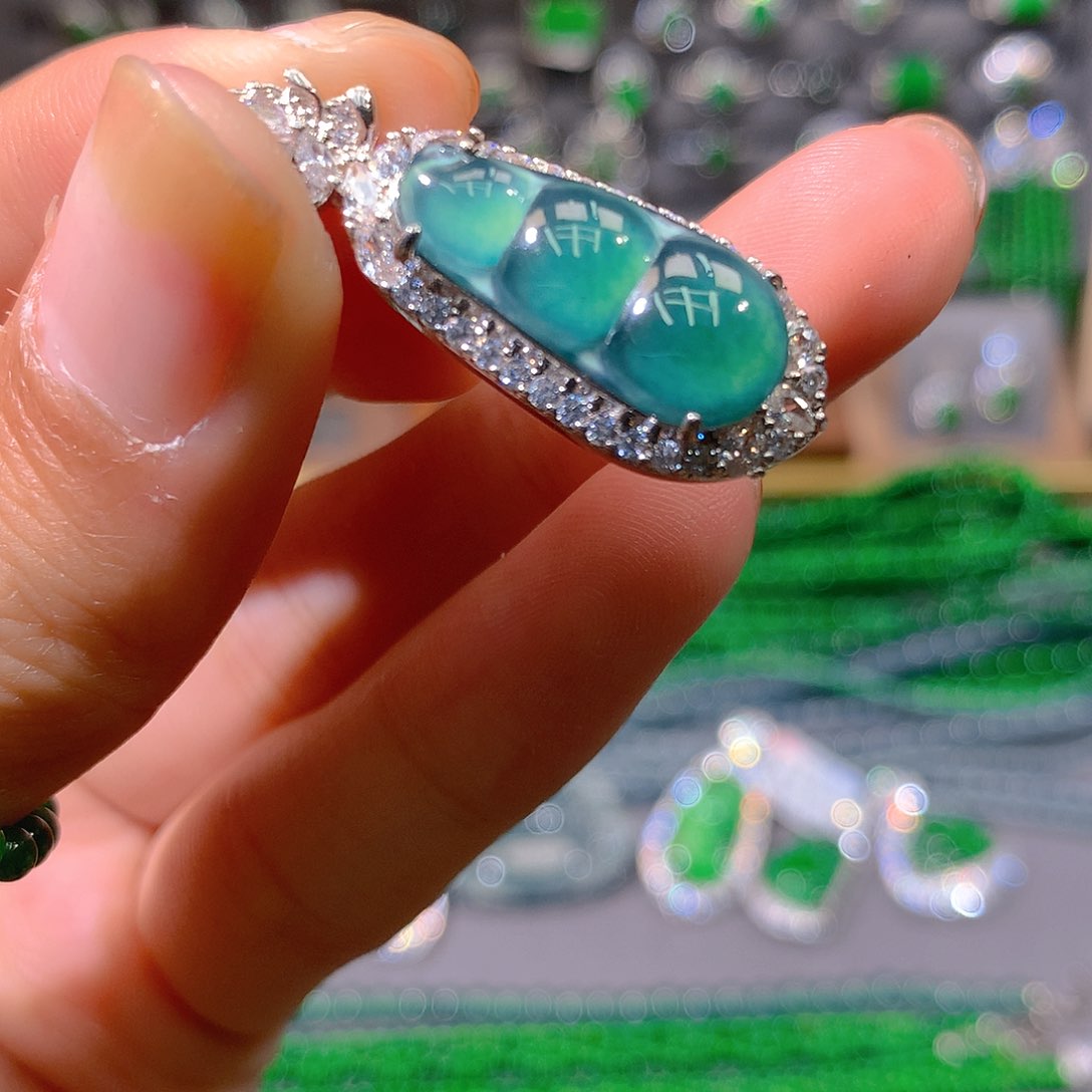 翡翠耳饰未镶嵌天然翡翠