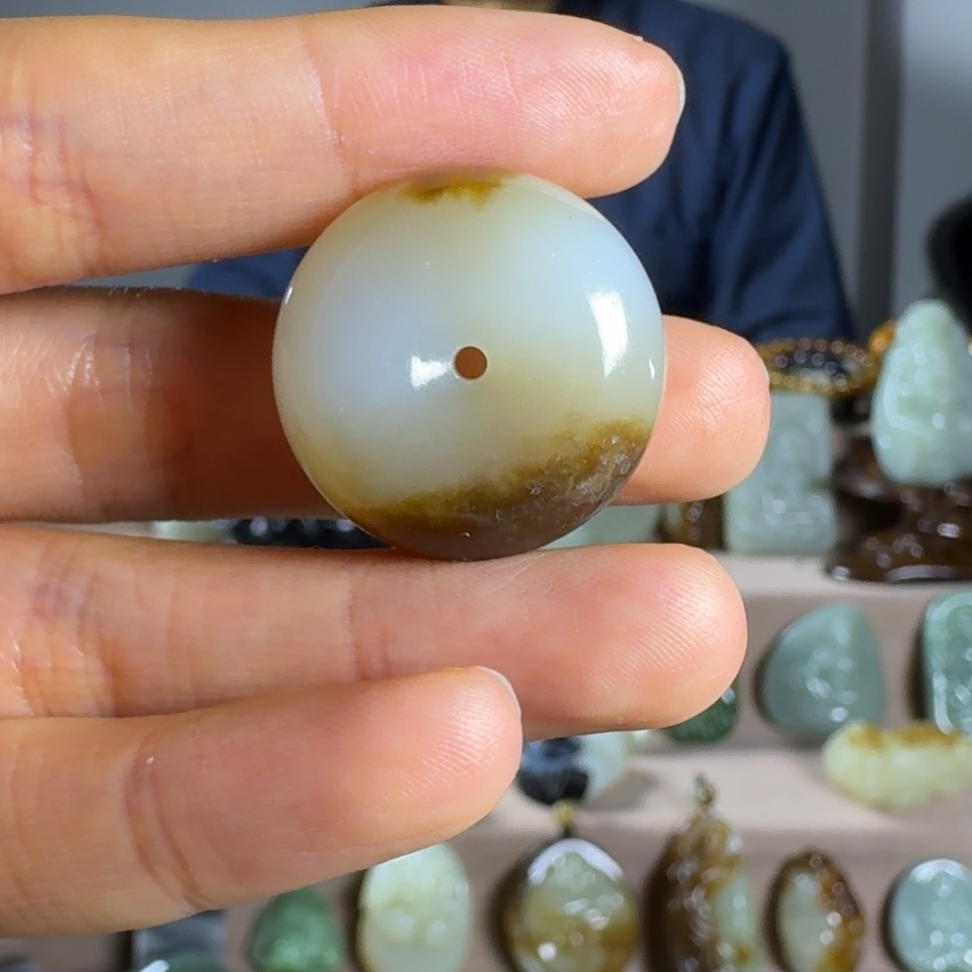 和田玉（糖玉）颈饰未镶嵌