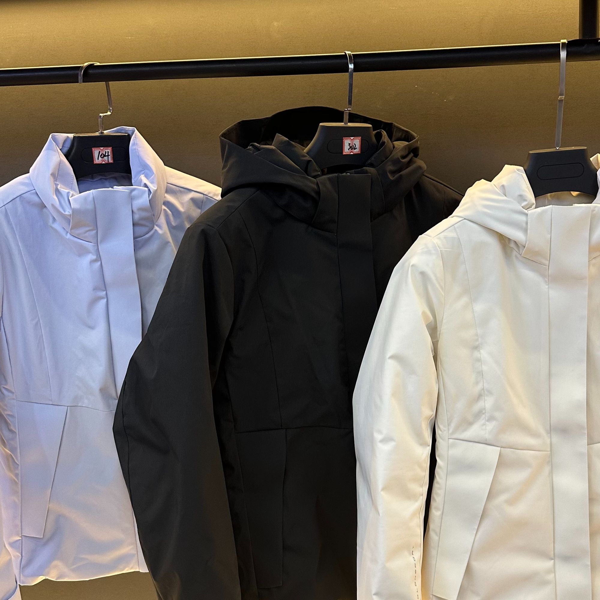 女款羽绒服三色收腰款ZZ24