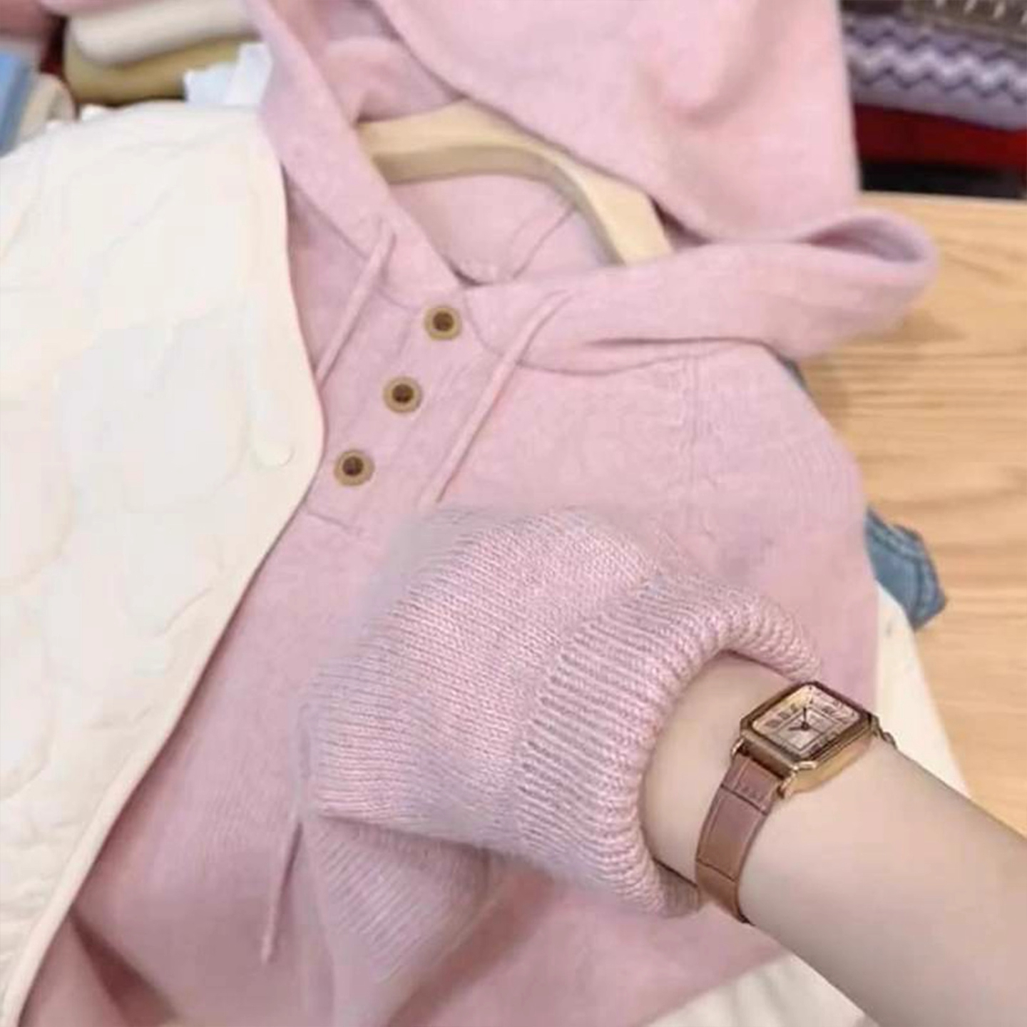 慵懒风纯色连帽针织衫潮秋冬大码女装宽松纽扣毛衣高级感软糯上衣