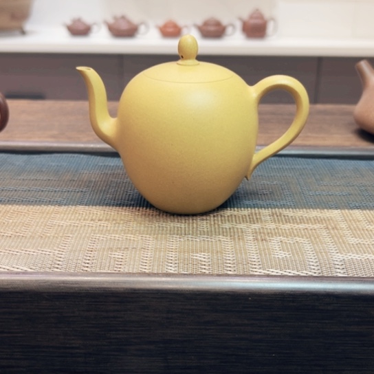 茶壶紫砂黄龙山原矿大水潭本绿半手工（200 cc）