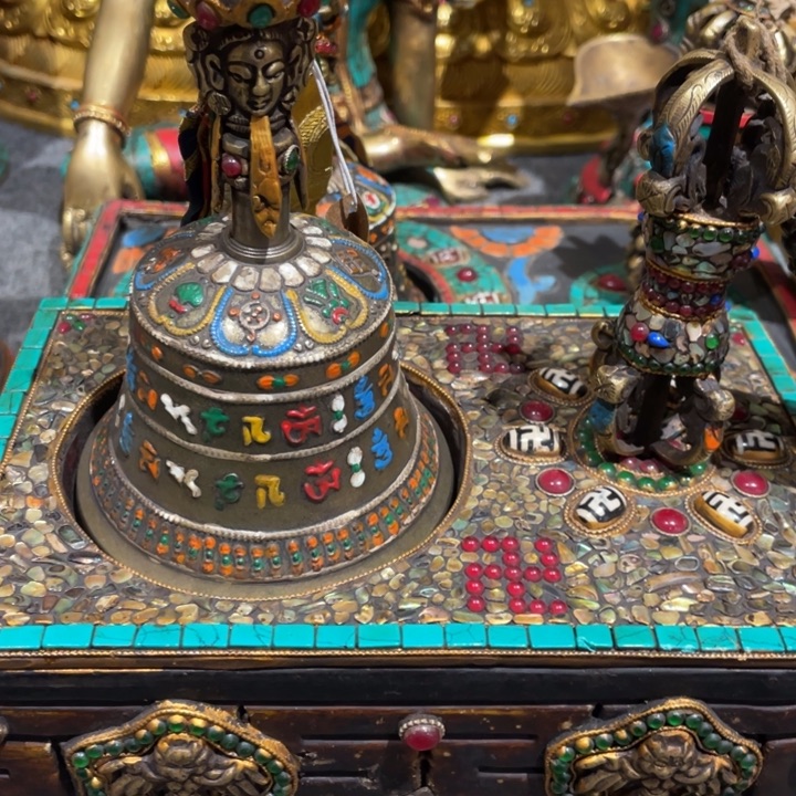 觉***心瓷片铜摆件等各种工艺