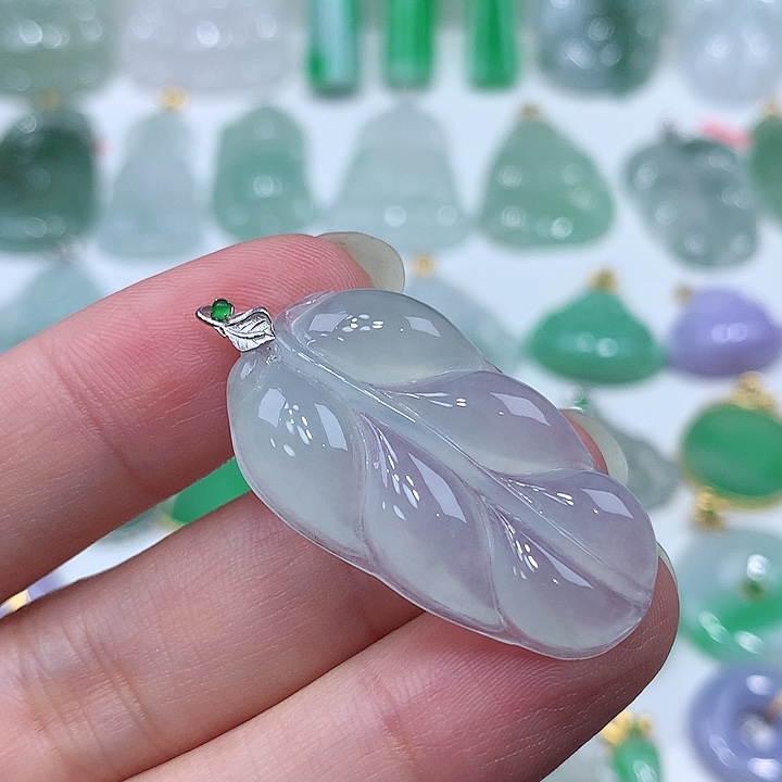 翡翠18K金镶嵌颈饰翡翠