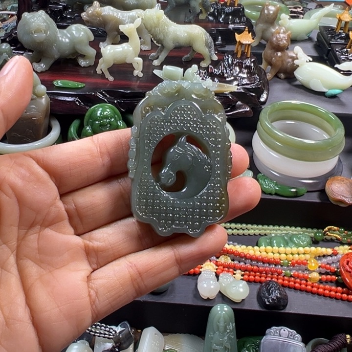 和田玉颈饰未镶嵌