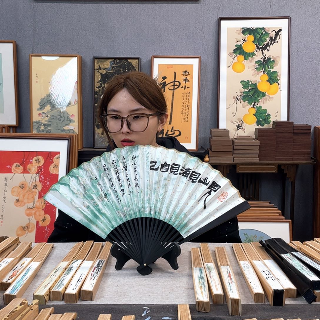 国画福利折扇带中玉扇骨（默认粘好发出）见山