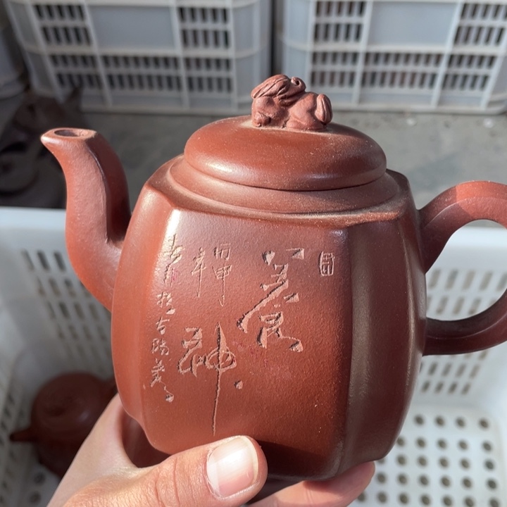 老厂紫砂壶一件。