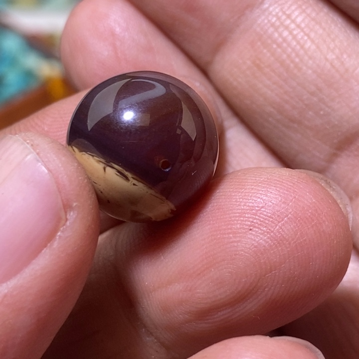 琥珀裸石未镶嵌配饰