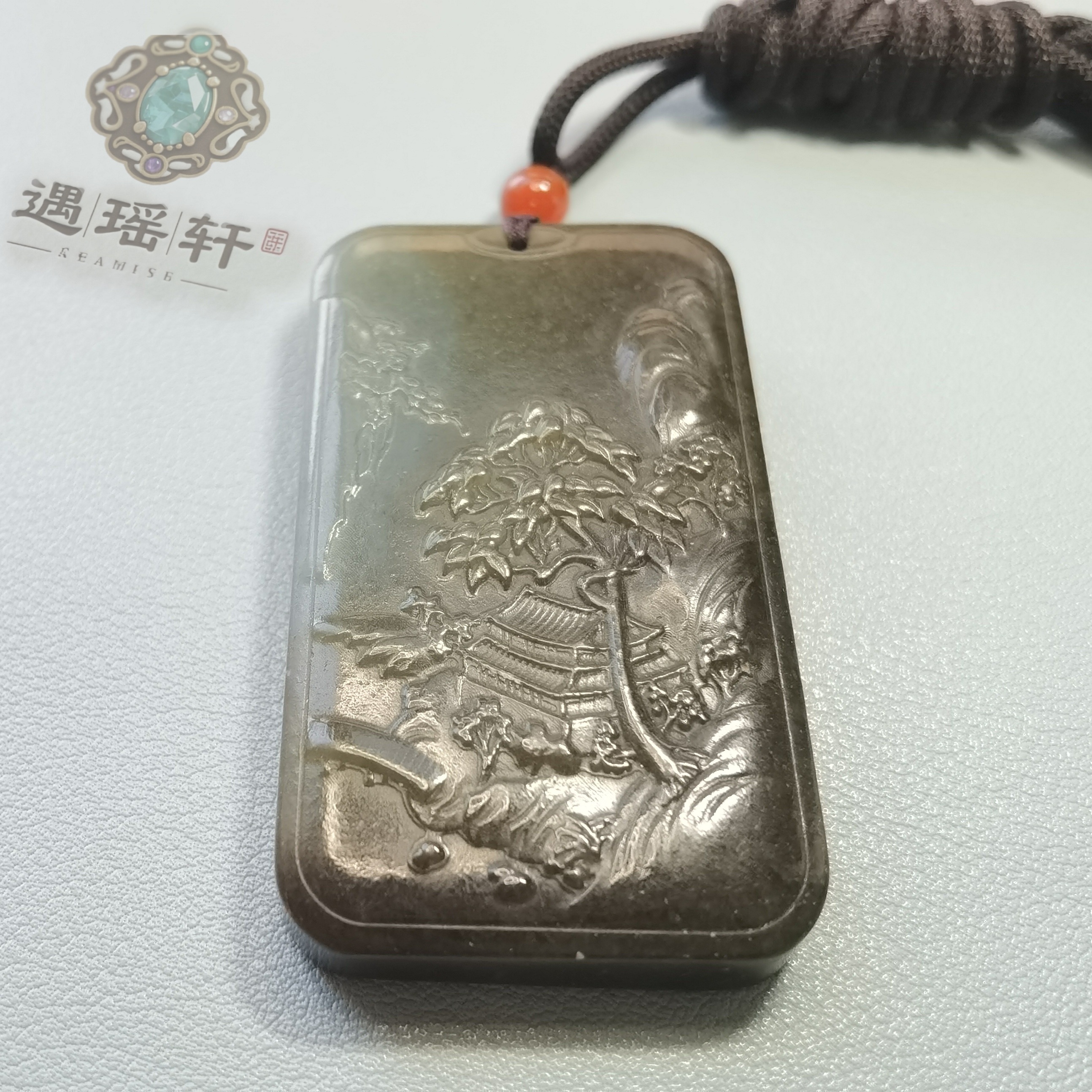 遇瑶轩•和田玉俄糖白料山水吊坠牌油性好•一图一物