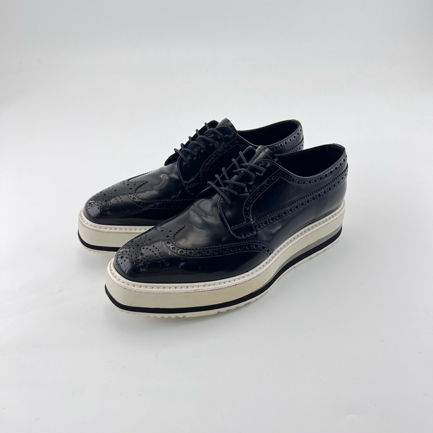 95新 Prada/普拉达 39.5码/黑色系带巴洛克雕花松糕鞋/13665682