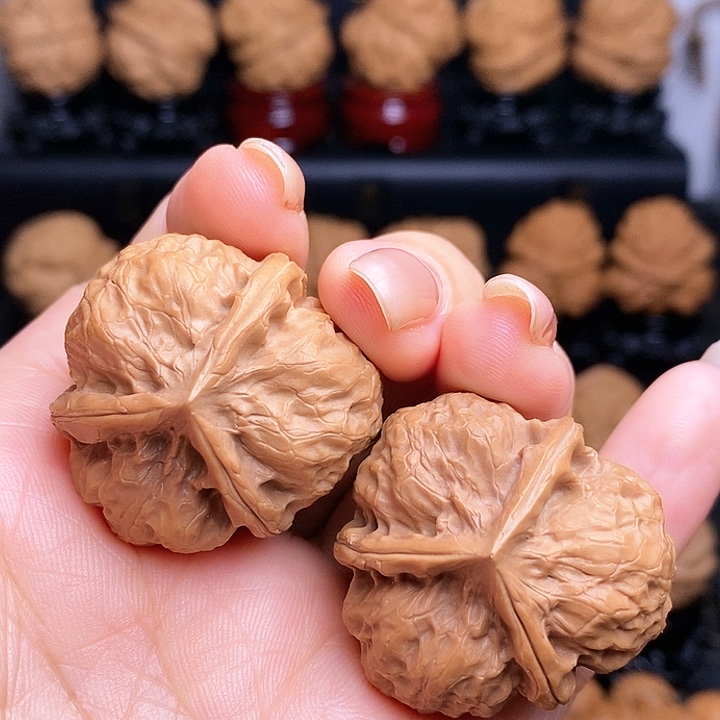 文玩核桃吊坠三棱