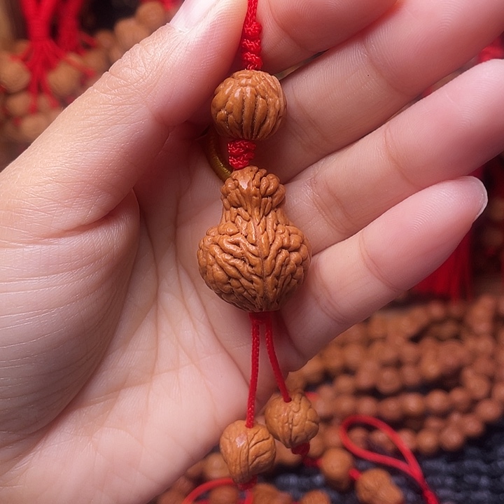 木质类龙纹桃枭挂件