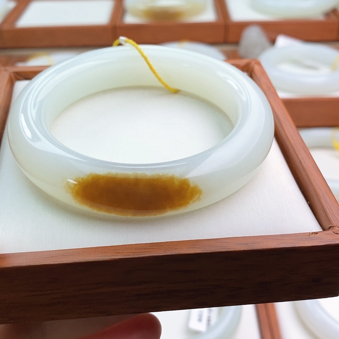 和田玉（糖玉）手镯未镶嵌熙*