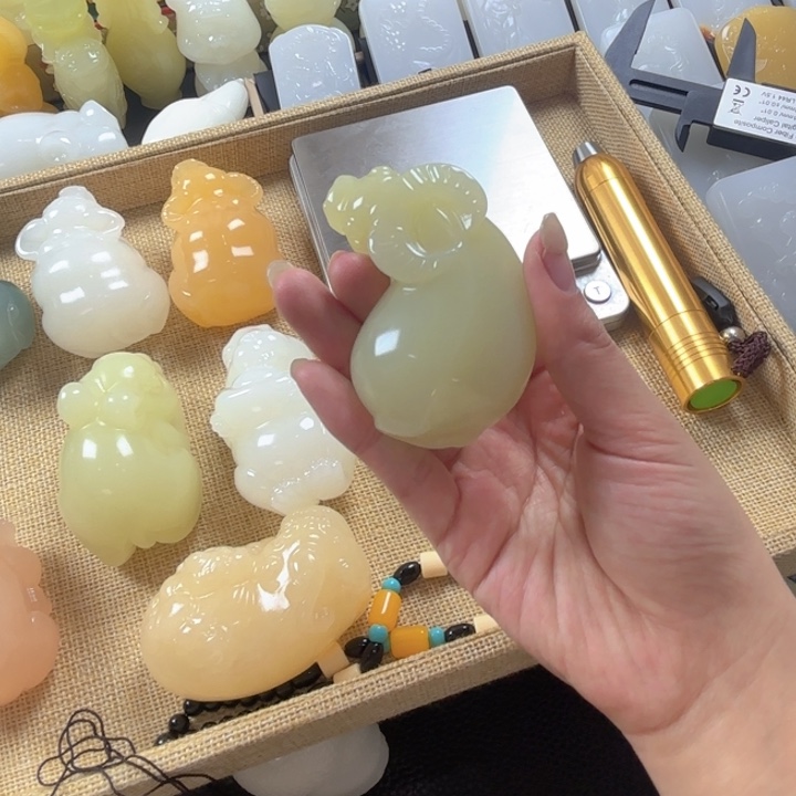 谷***石材昆仑山脉绿色小牛