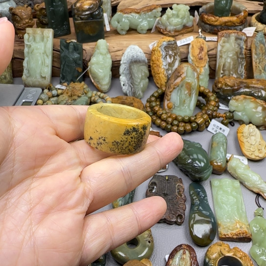 h***i岫岩河磨玉（透闪石质玉）未镶嵌珠宝奇石