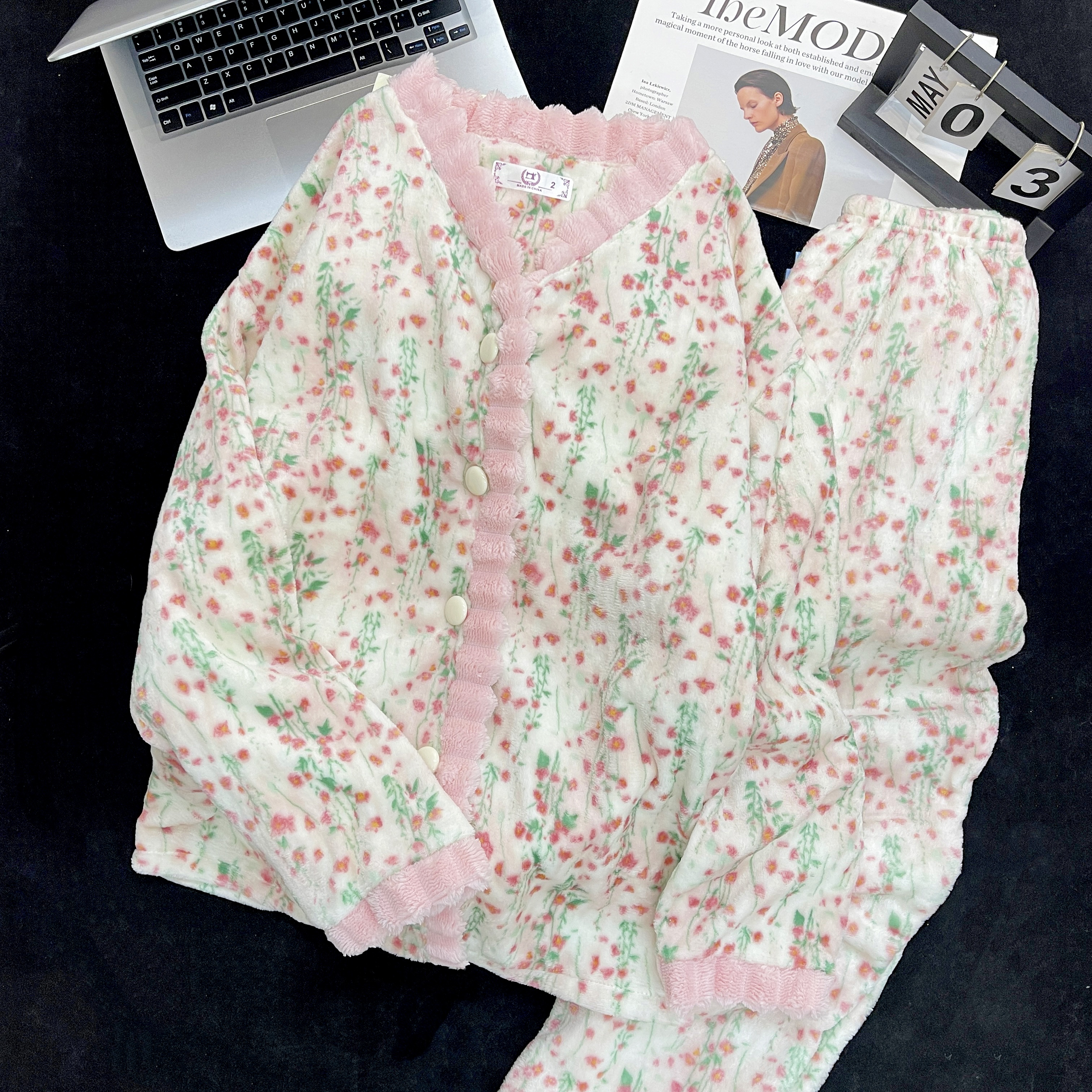 秋冬睡衣女红花长袖保暖法兰绒可爱法兰绒家居服套装4137