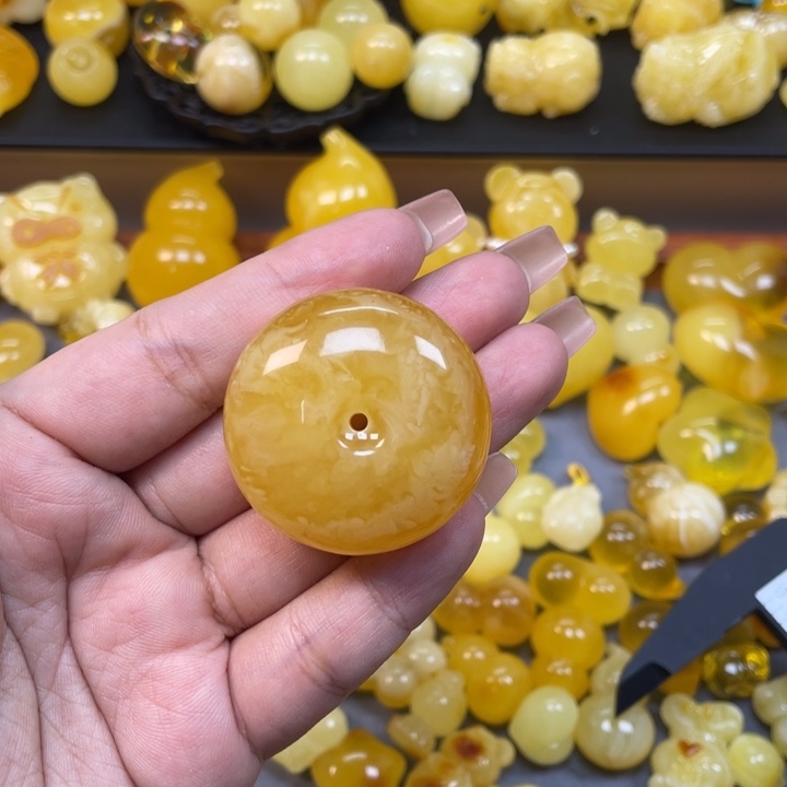 幸***鹅琥珀未镶嵌珠宝奇石