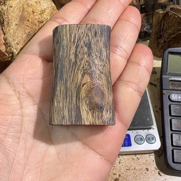 沉香吊坠绿棋楠沉香吊坠9.8克