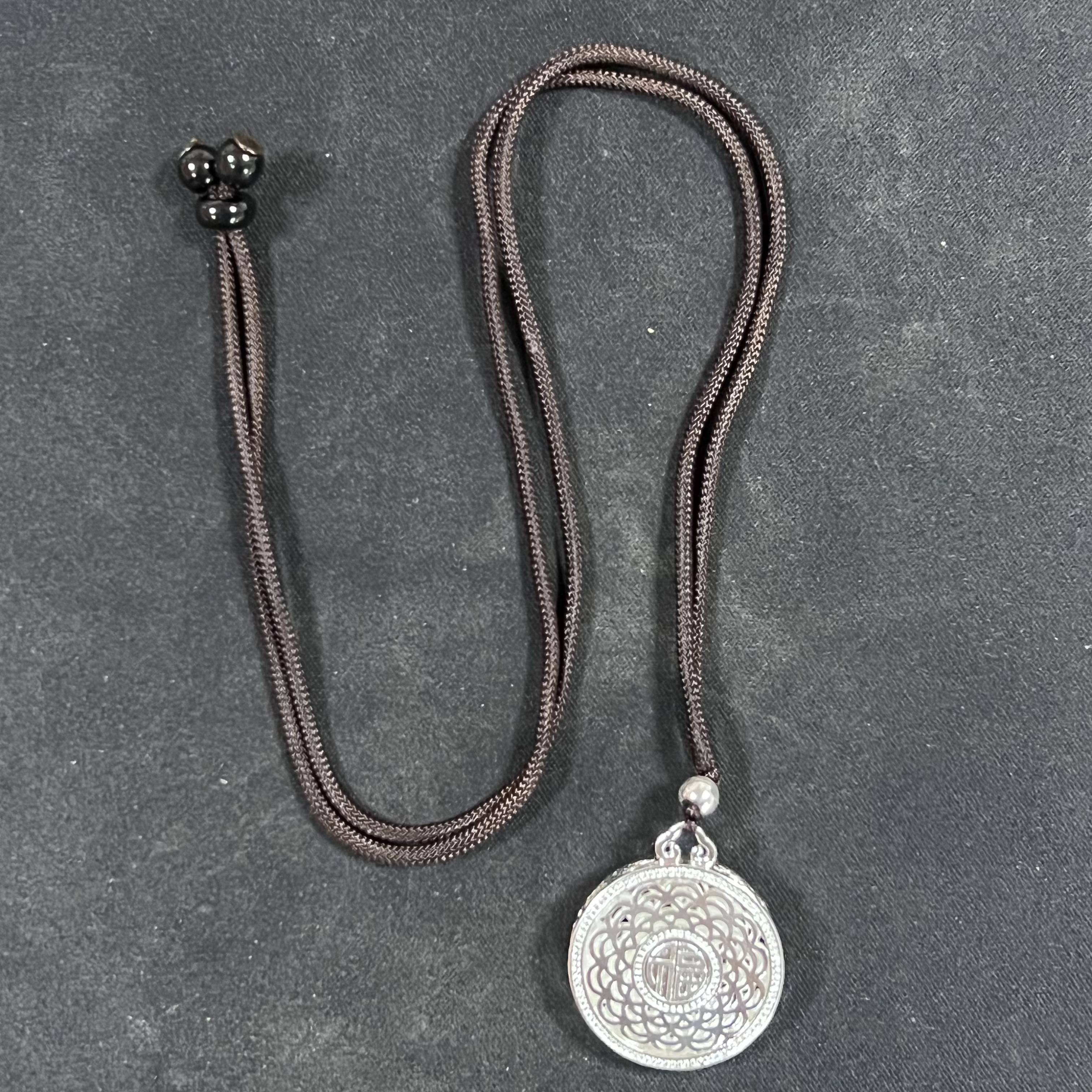 YZ048八宝福盘精品项链  精品银色项链（无礼盒）