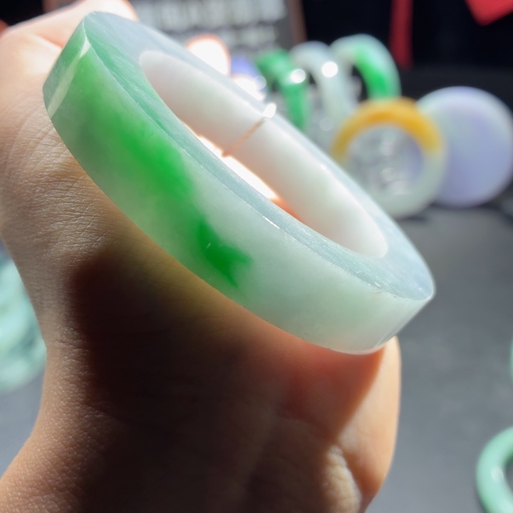 定制翡翠未镶嵌翡翠手镯