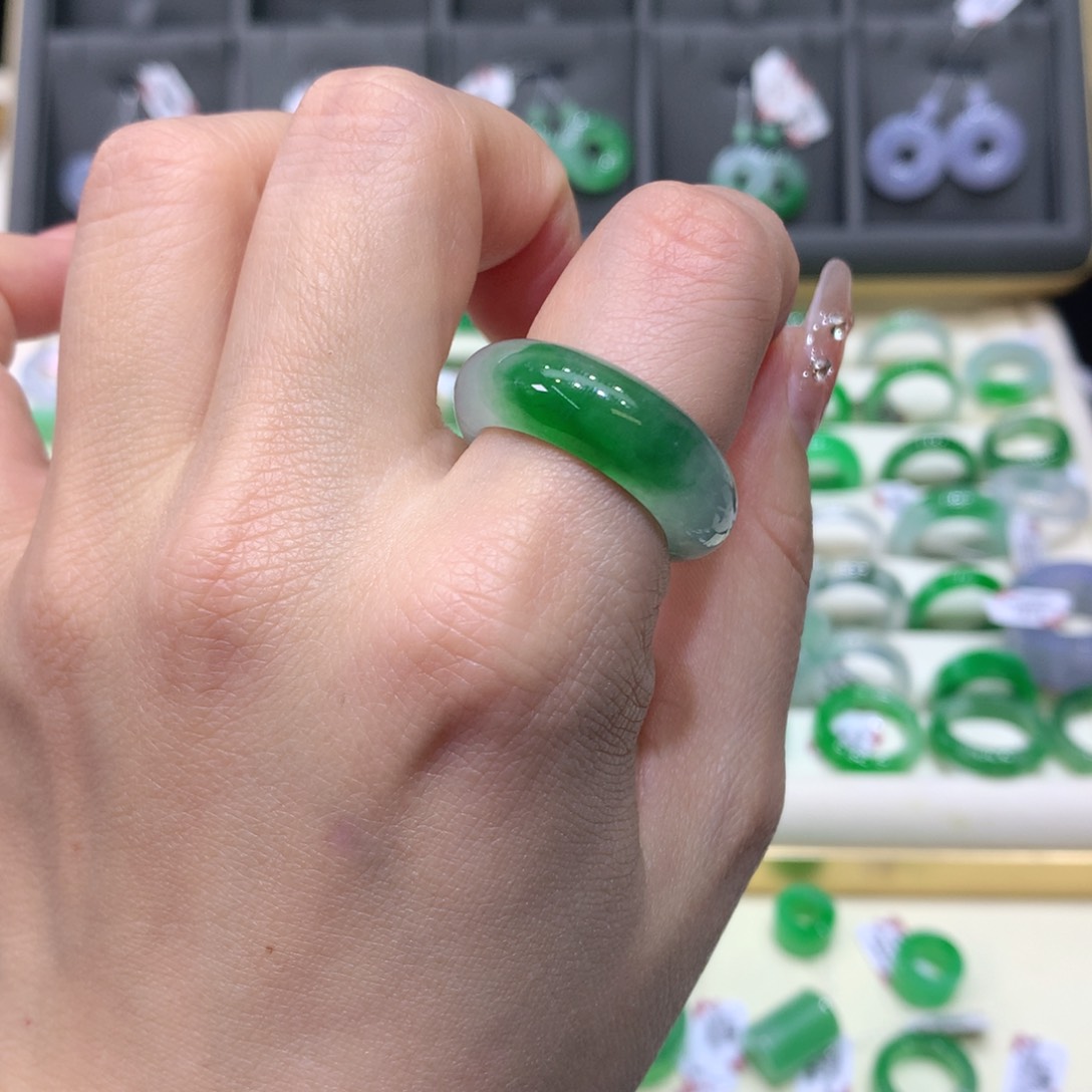 翡翠戒指未镶嵌翡翠