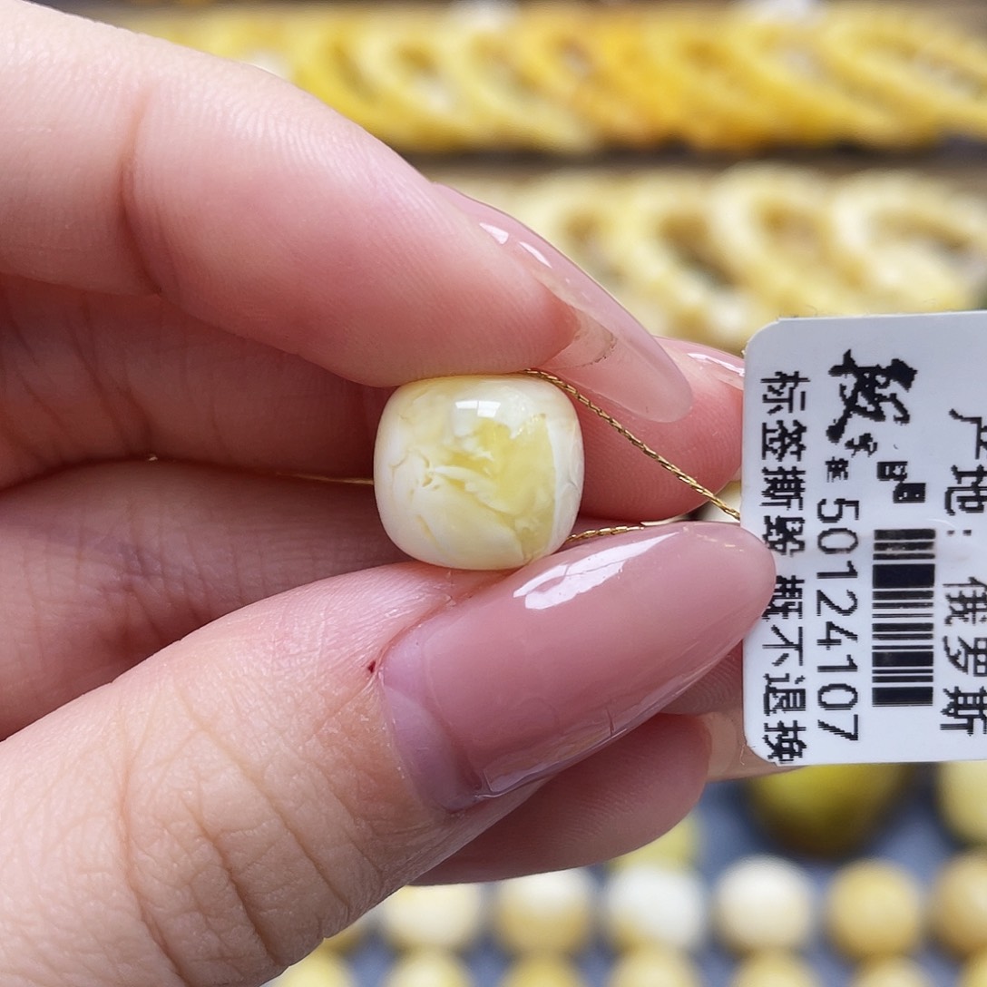 未镶嵌琥珀裸石11.4*10.4mm老型微瑕