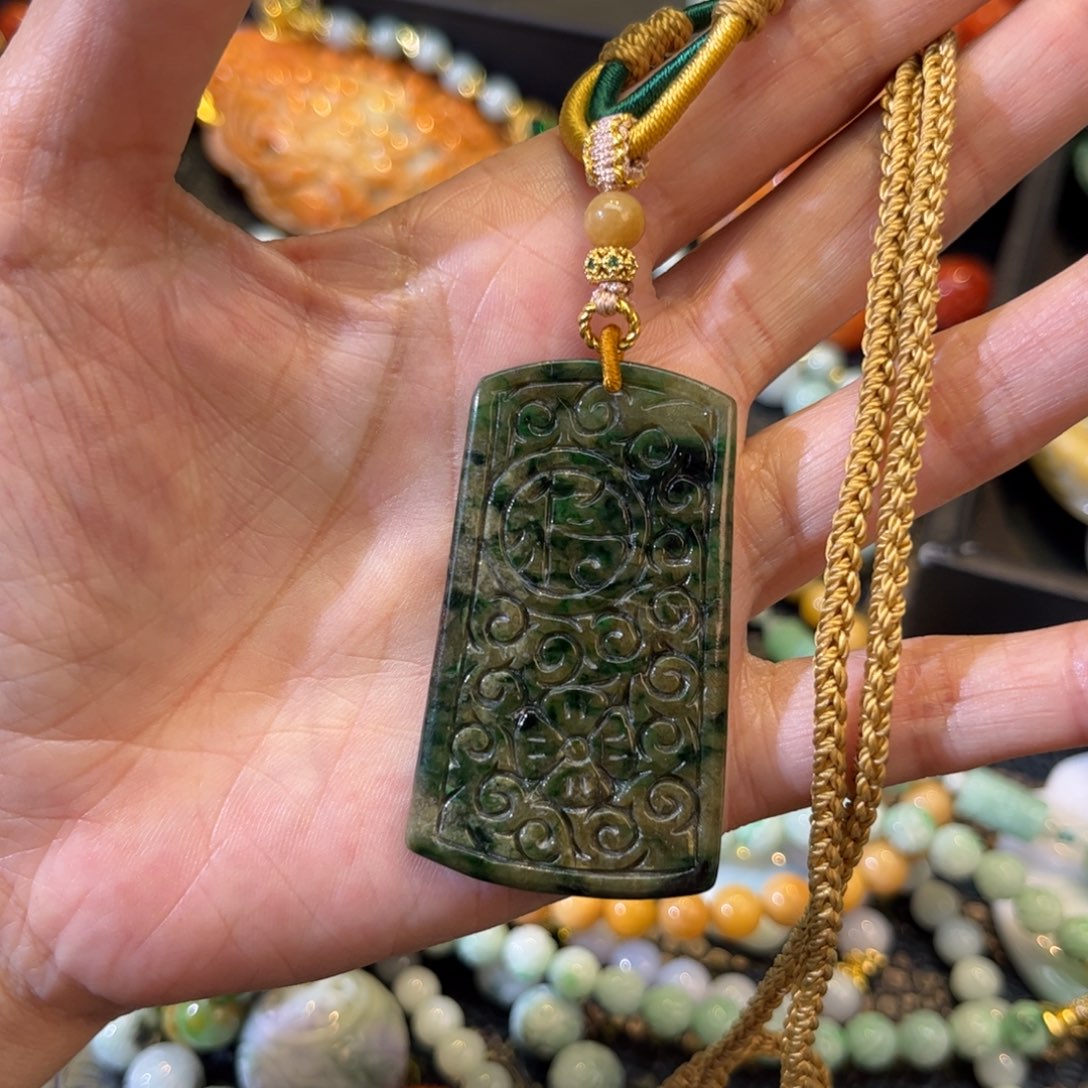 翡翠颈饰未镶嵌待编款