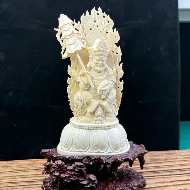 P1154天然猛犸牙雕刻黄财神摆件高18厘米重460克