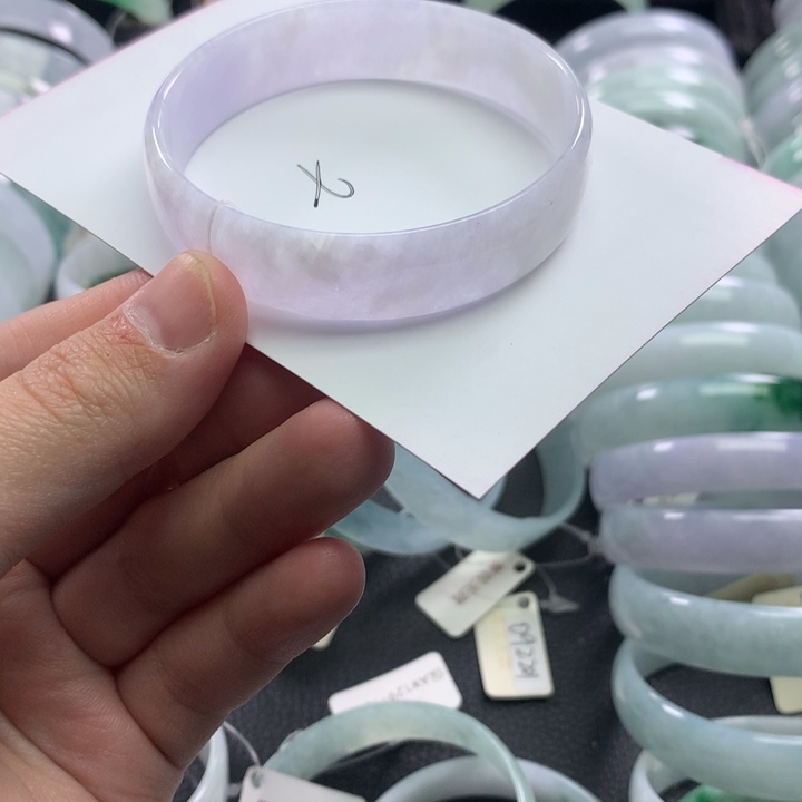 翡翠未镶嵌手镯公主