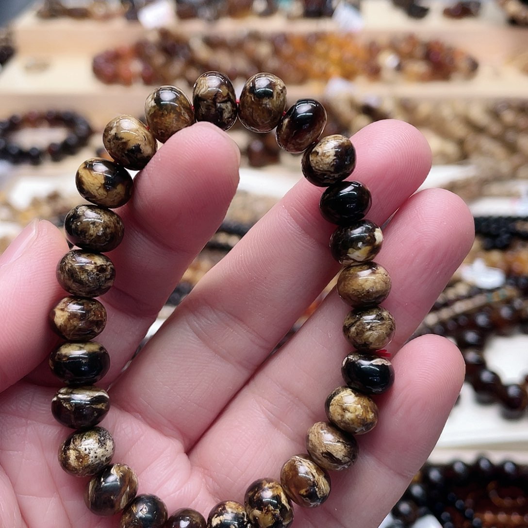 琥珀裸石未镶嵌九