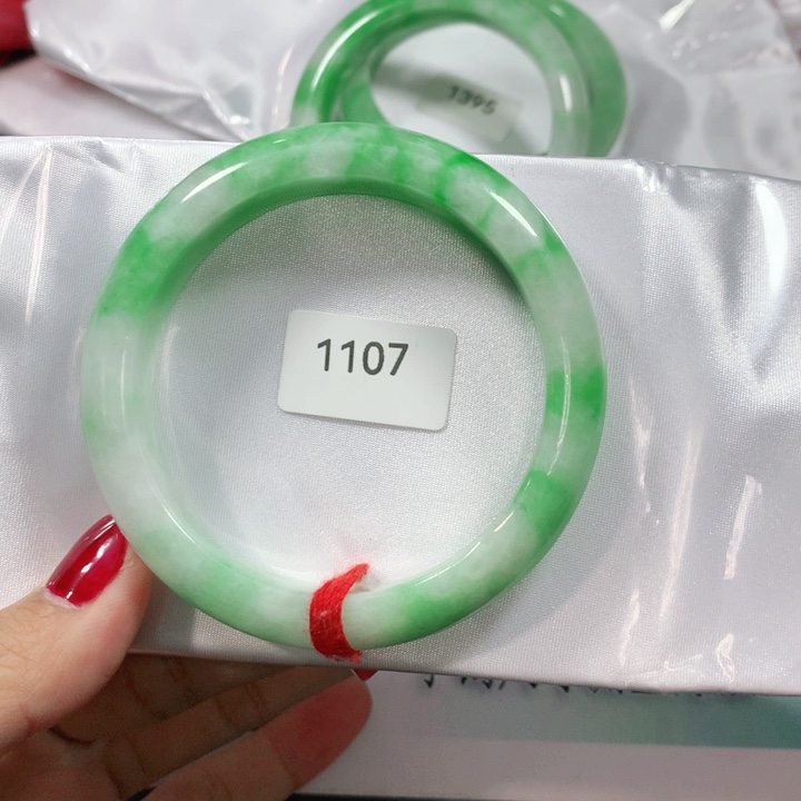 翡翠手镯未镶嵌天然翡翠手镯02